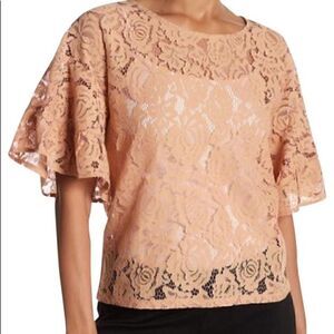 𝅺vertigo women laced top in nude size XL